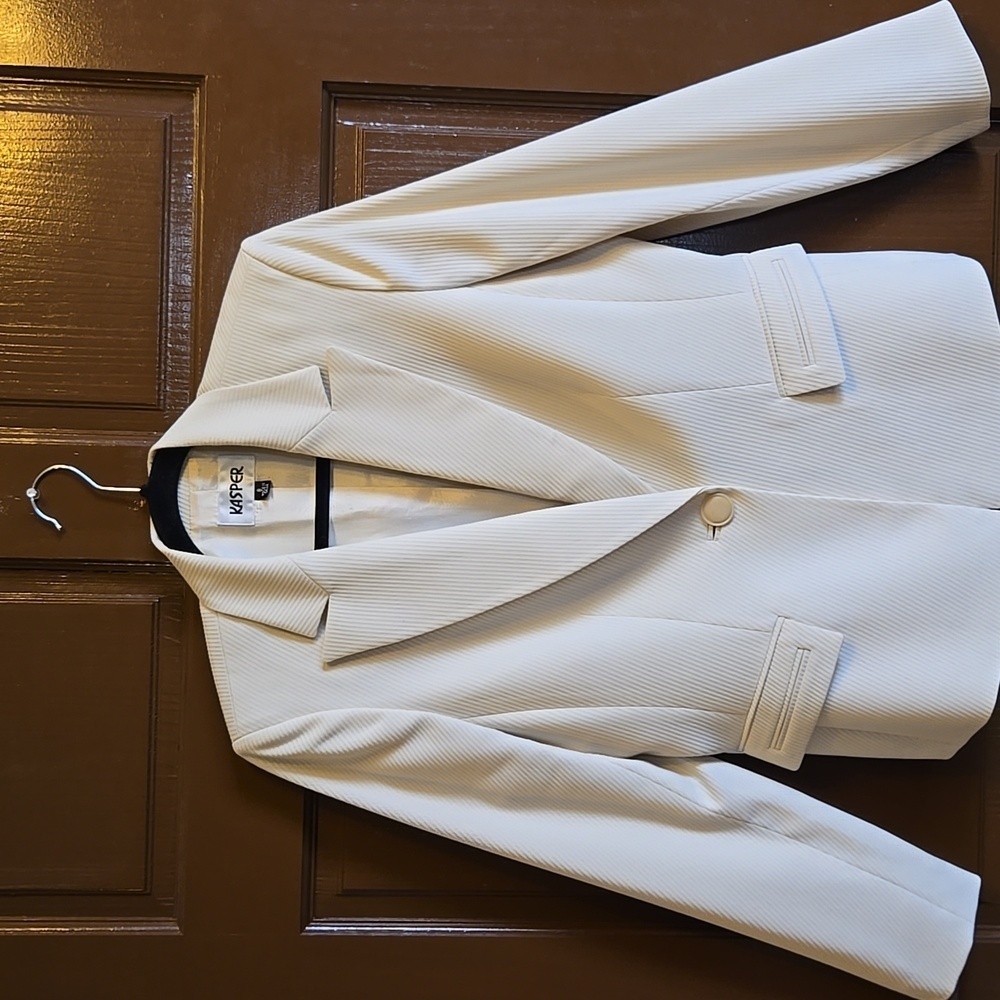 Kasper-Sand colored textured Blazer Size 8. NWT. - Picture 2 of 11